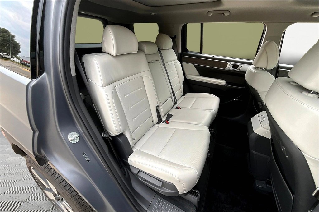 Used 2025 Hyundai Santa Fe Limited image 27