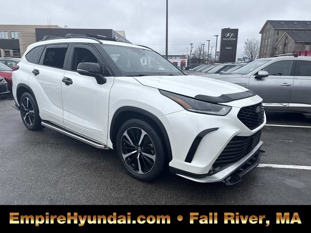 Used 2021 Toyota Highlander XSE image 11