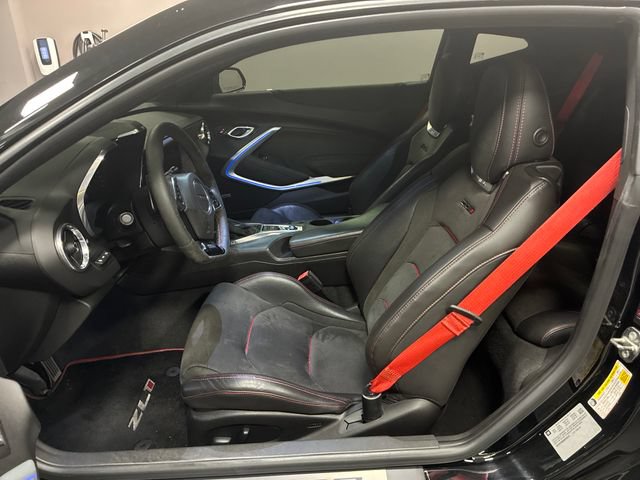 Used 2017 Chevrolet Camaro ZL1 RWD image 9