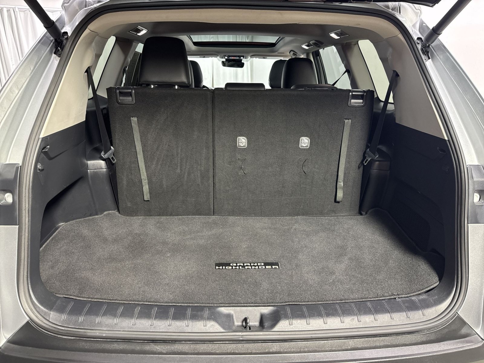 Used 2025 Toyota Grand Highlander FWD image 39