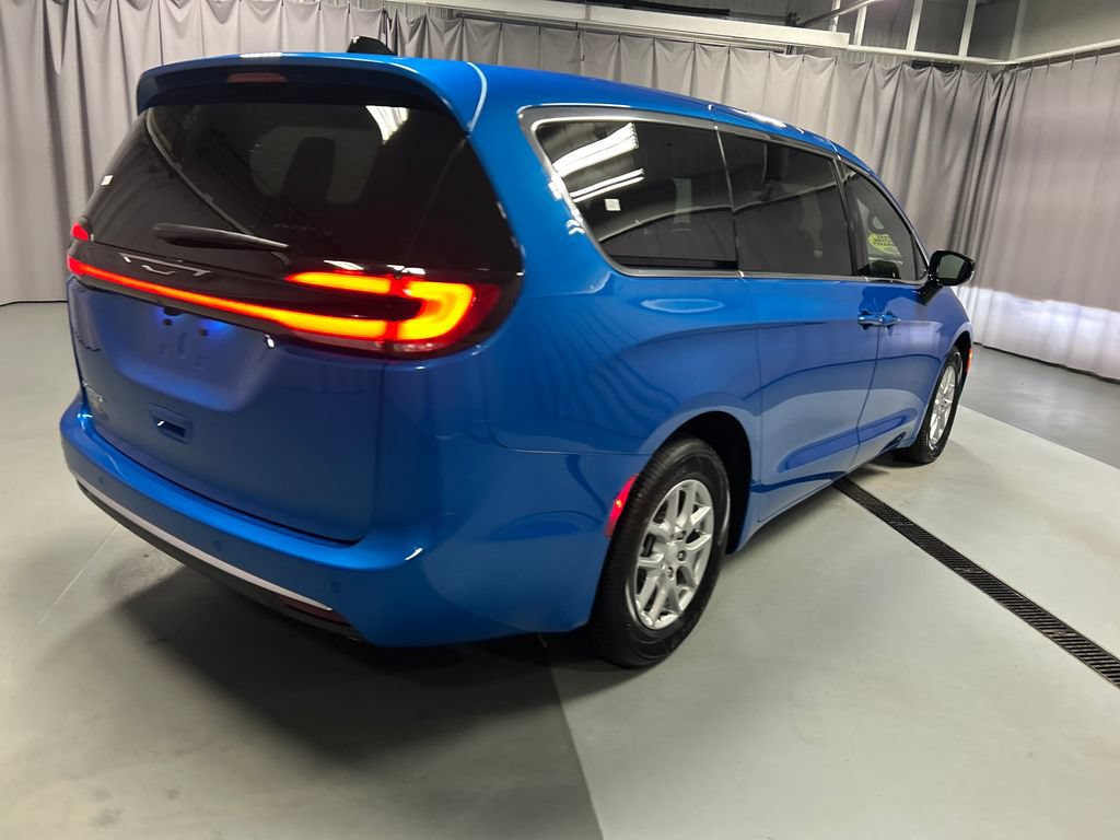 New 2027 Chrysler Pacifica Select w/ Family Tech Group FWD image 7