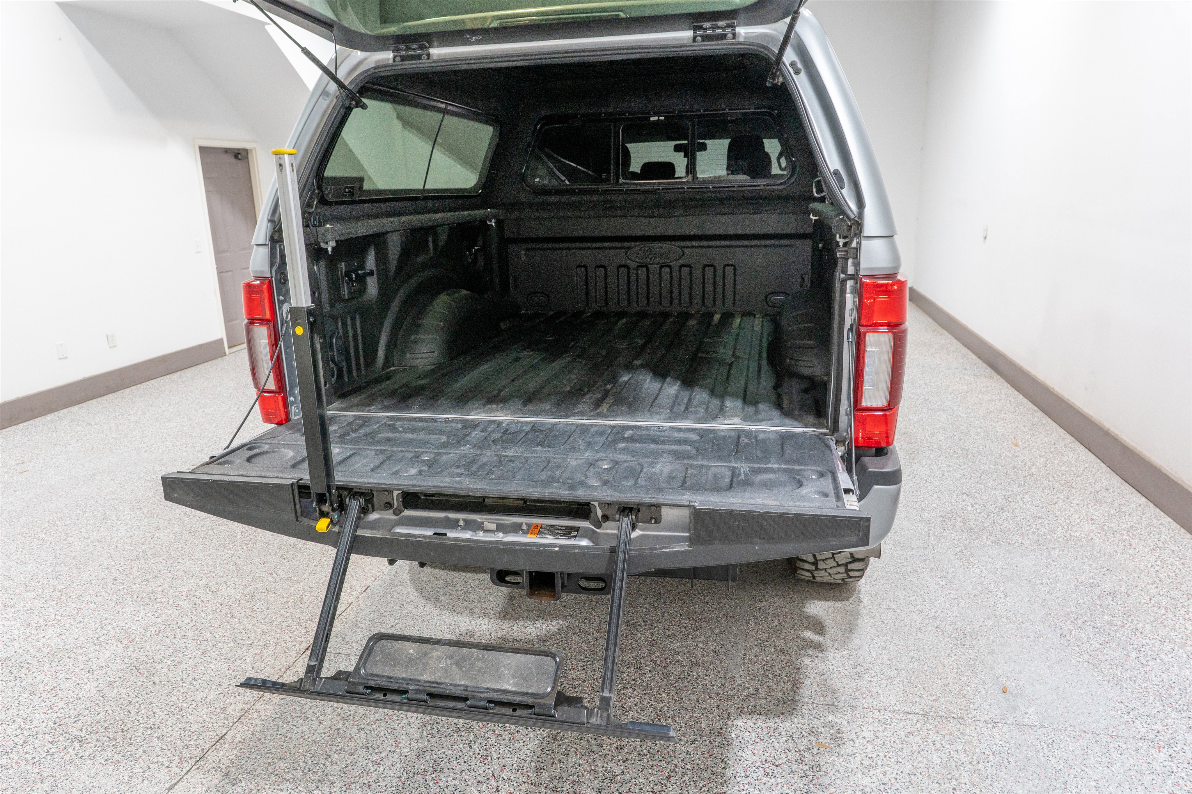 Used 2020 Ford F350 Lariat image 11