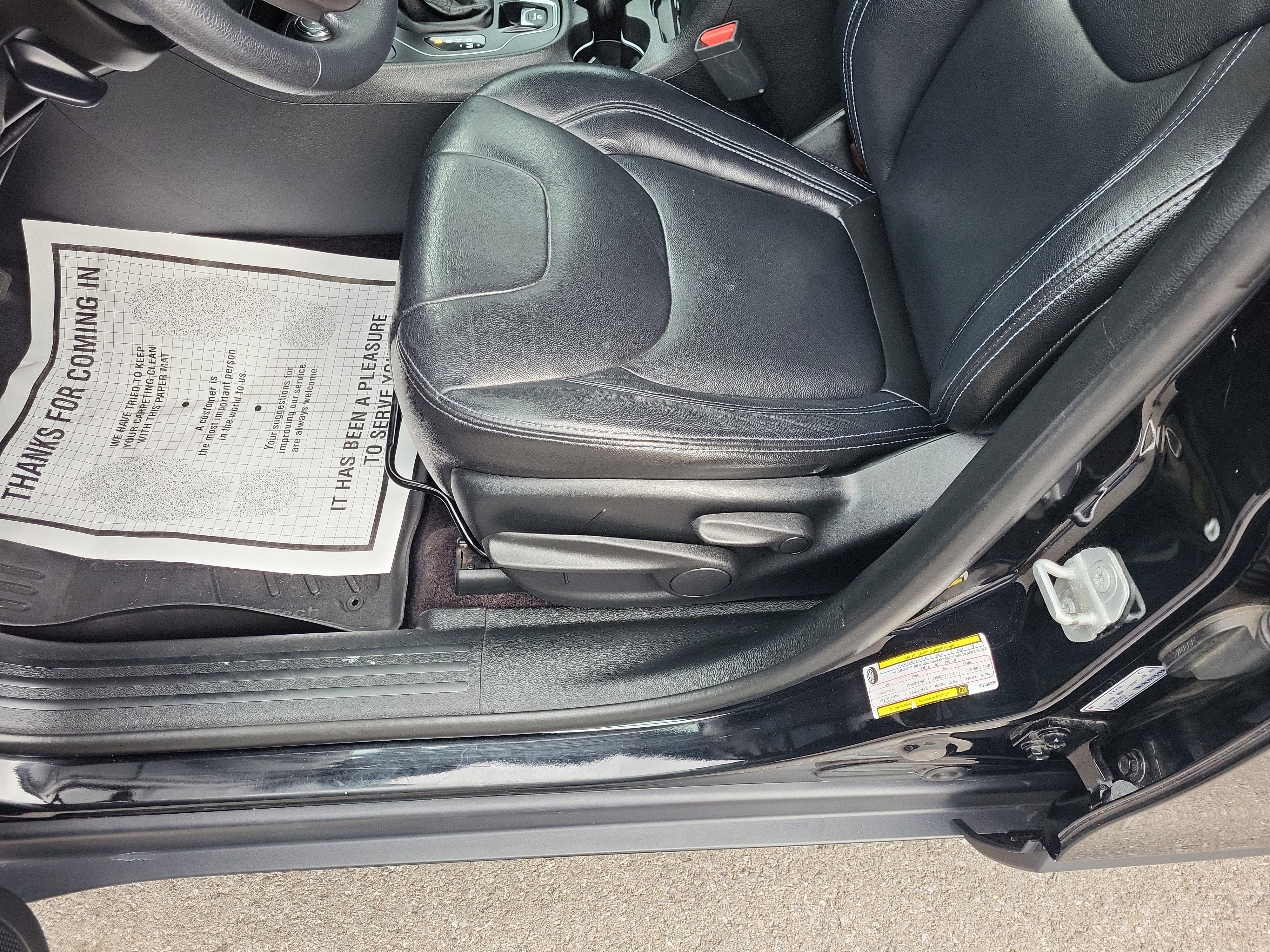 Used 2019 Jeep Cherokee Latitude w/ Popular Appearance Group image 3