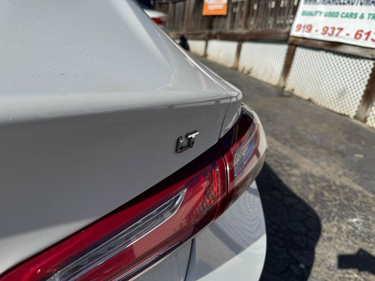 Used 2019 Chevrolet Malibu LT FWD image 11