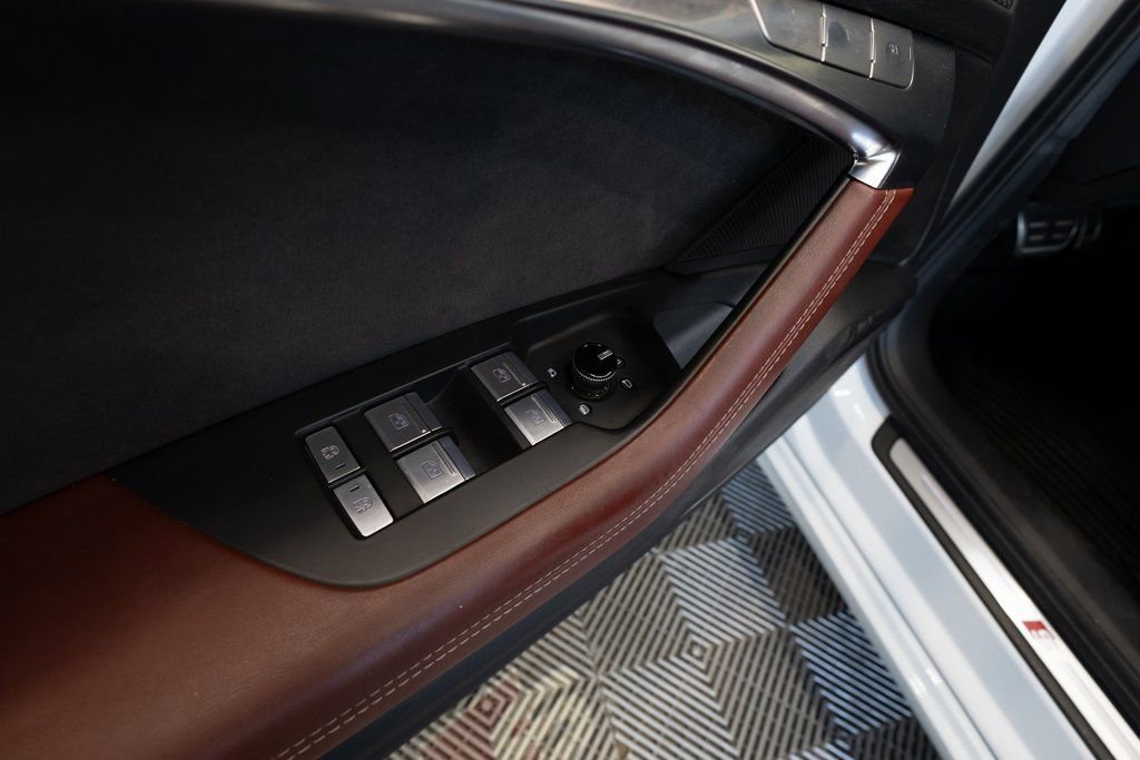 Used 2022 Audi S6 Prestige w/ Prestige Package image 16