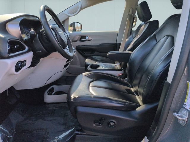 Used 2023 Chrysler Pacifica Touring-L FWD image 12