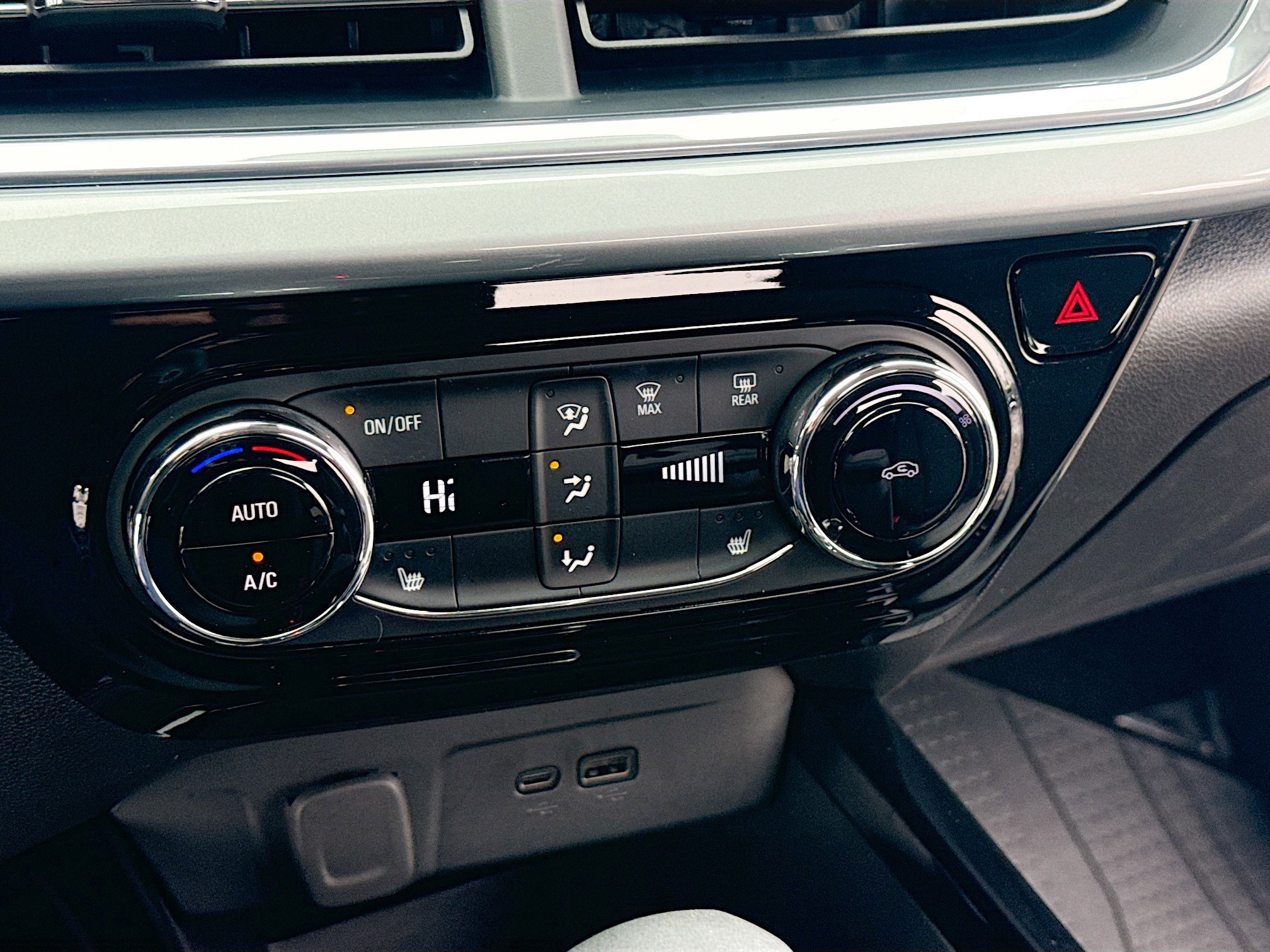 Used 2024 Chevrolet Trax LT w/ Driver Confidence Package image 11