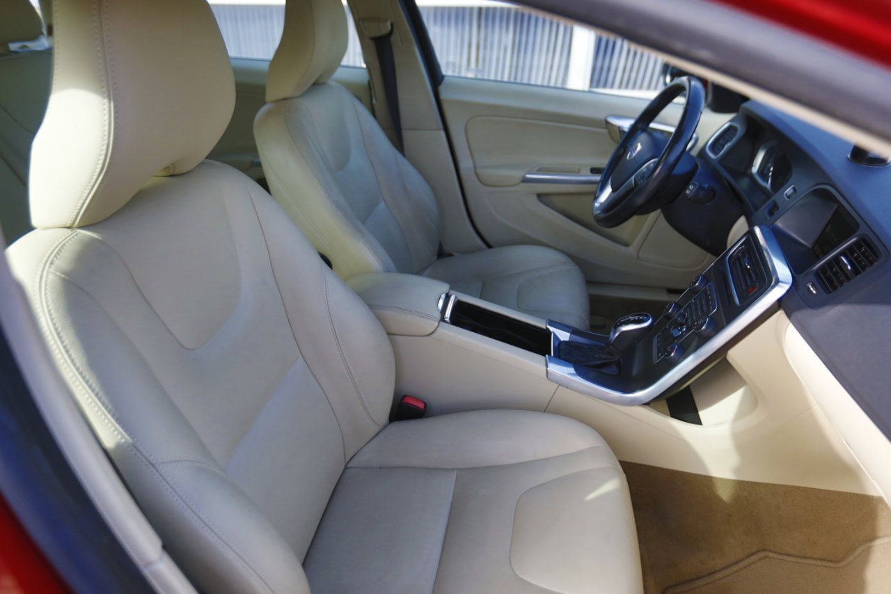 Used 2015 Volvo V60 T5 Premier Plus image 21