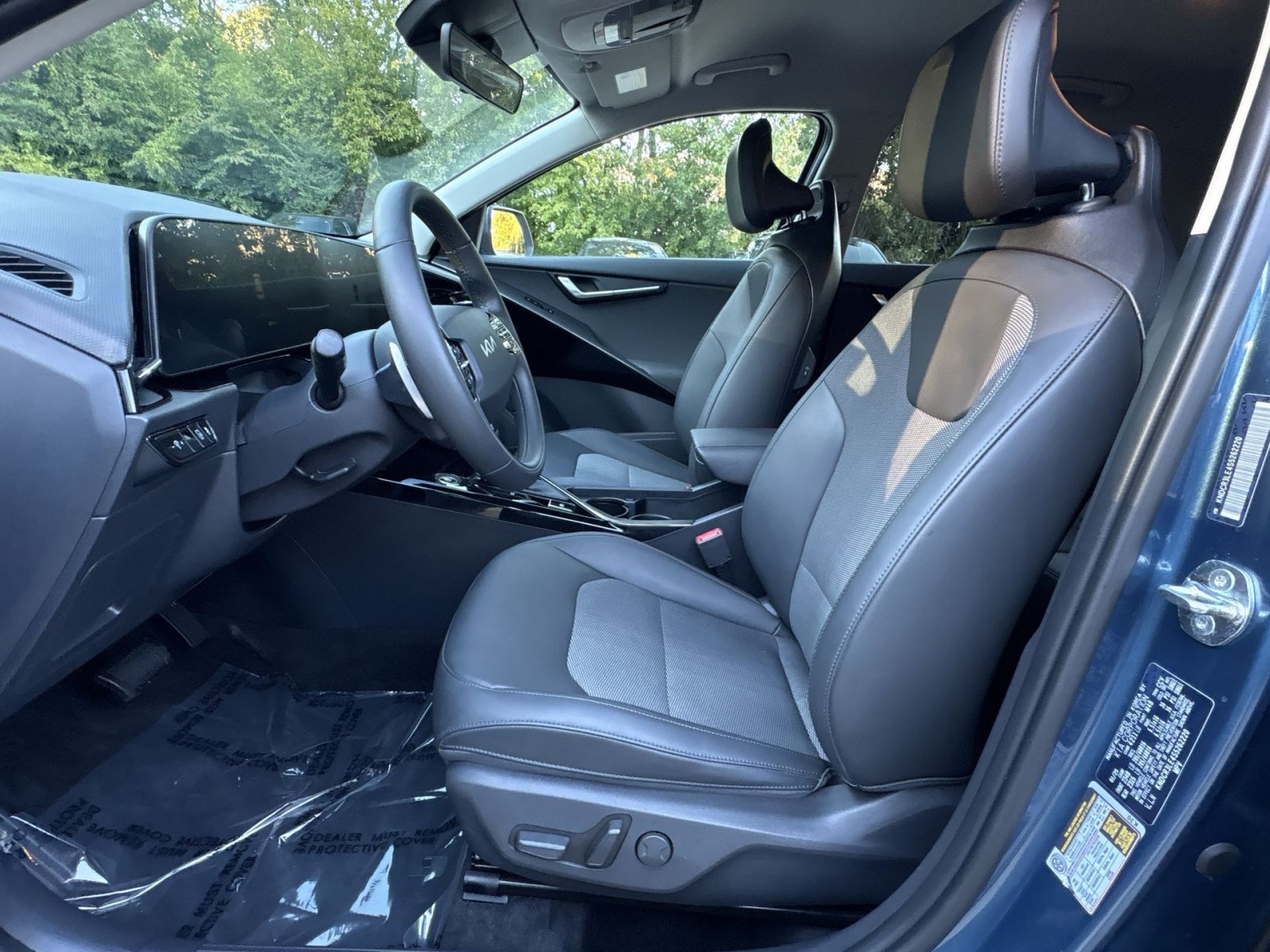 Used 2025 Kia Niro EX FWD image 17