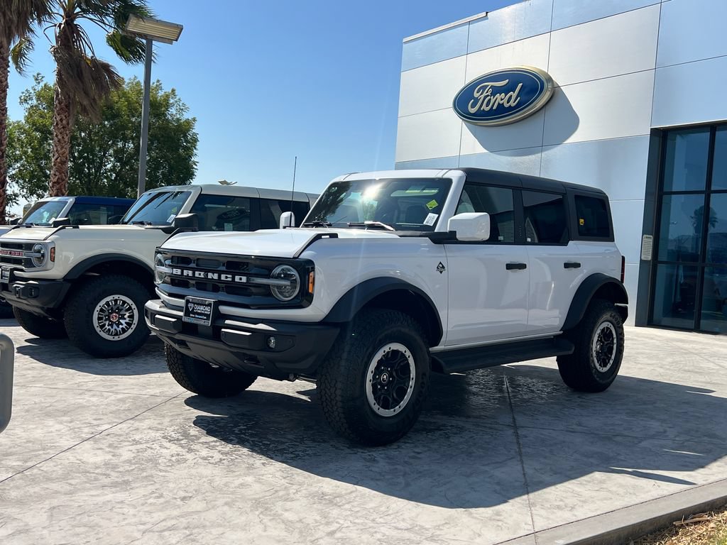 New 2026 Ford Bronco Outer Banks w/ Sasquatch Package AWD/4WD image 2