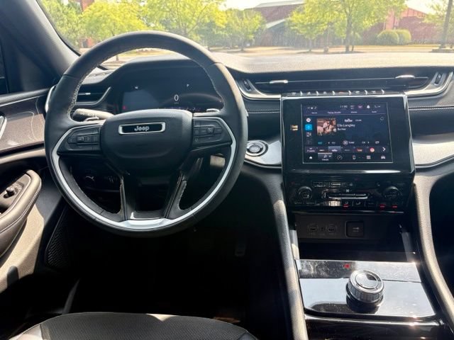 Used 2023 Jeep Grand Cherokee Altitude RWD image 19
