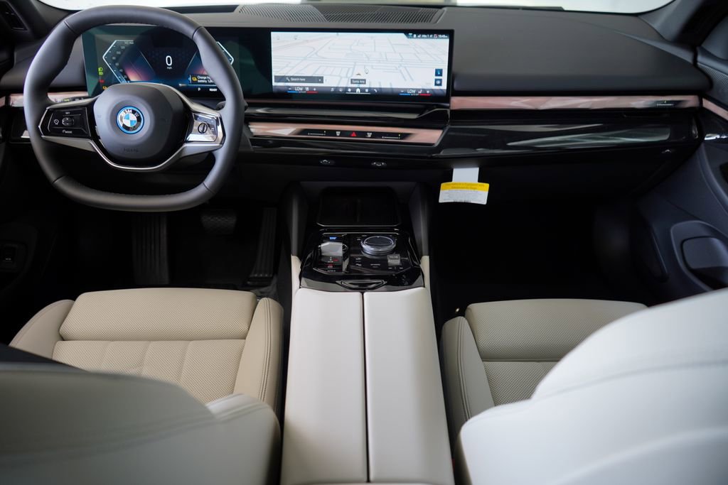 Used 2026 BMW i5 eDrive40 w/ Premium Package image 14