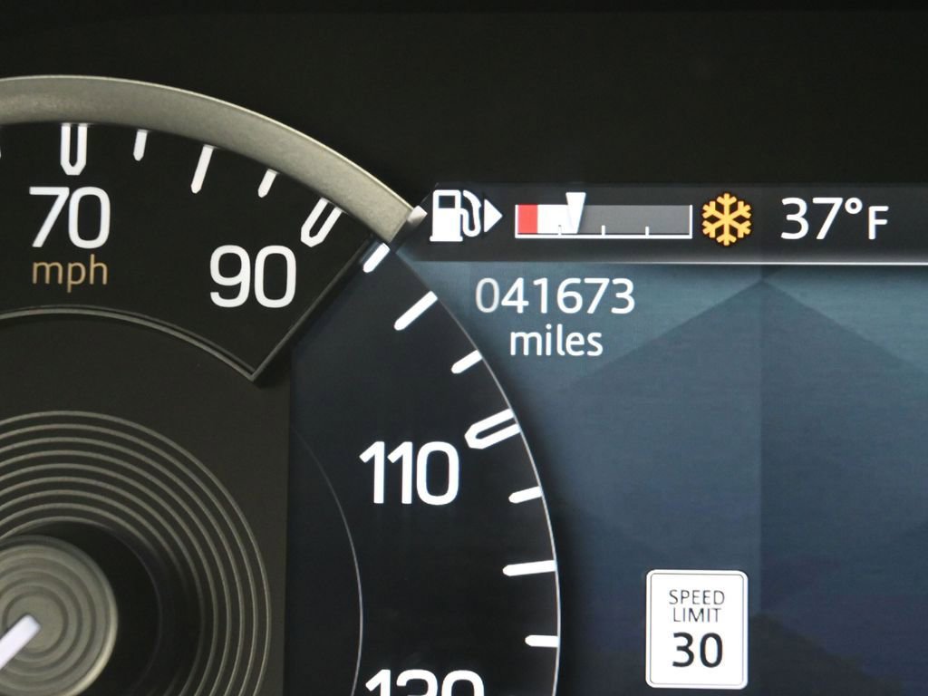 Used 2023 Land Rover Defender 110 S image 13