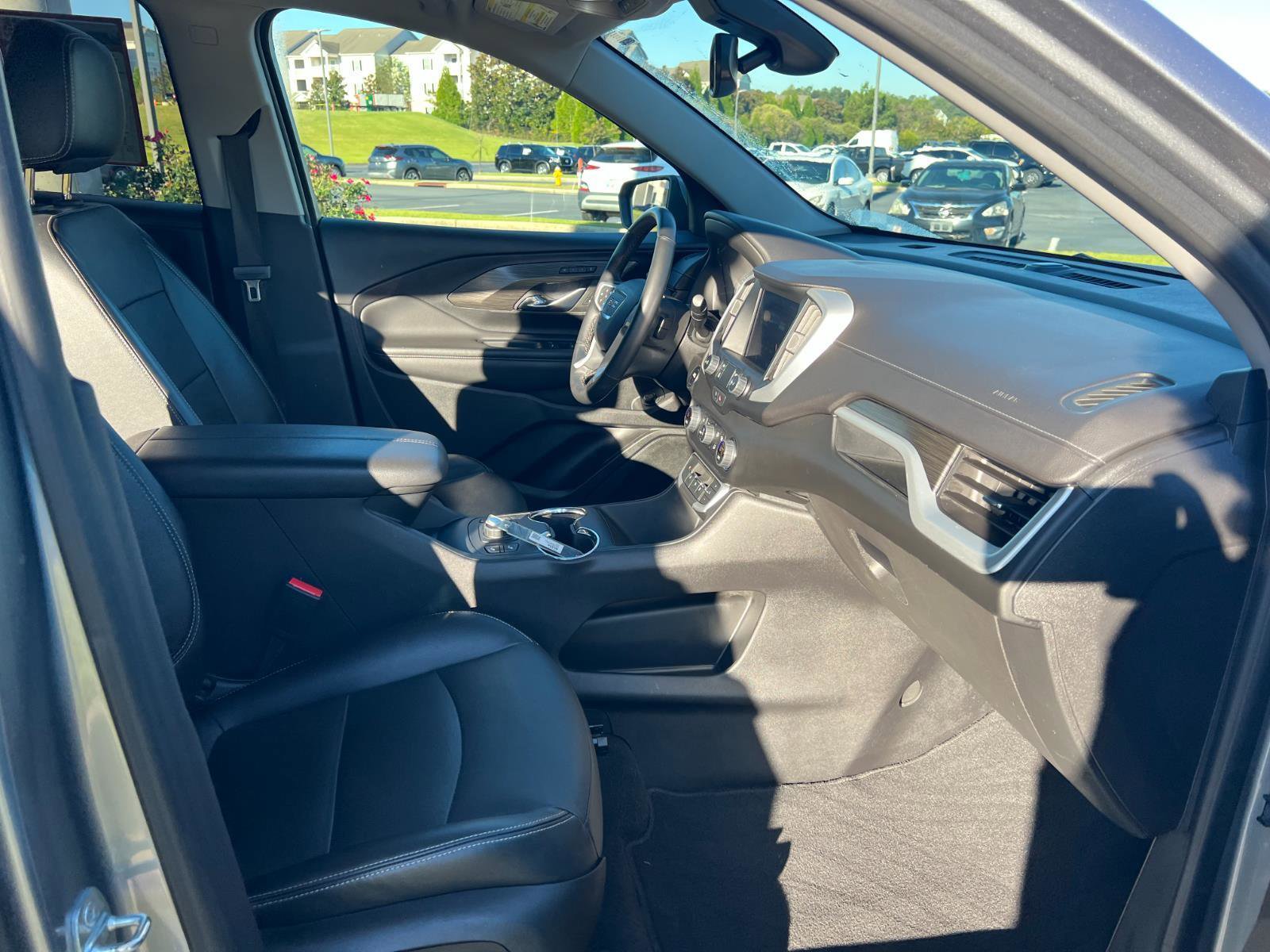 Used 2023 GMC Terrain SLT image 10