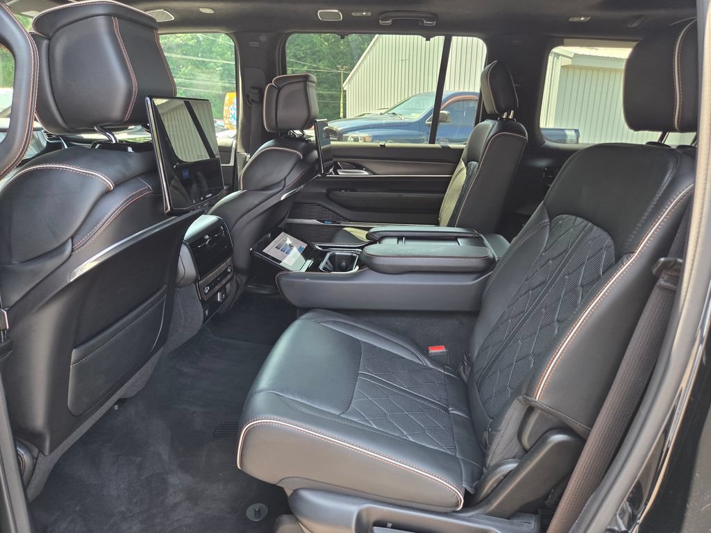 Used 2025 Jeep Grand Wagoneer L Series III w/ Rear Seat Video Group 1 AWD/4WD image 22