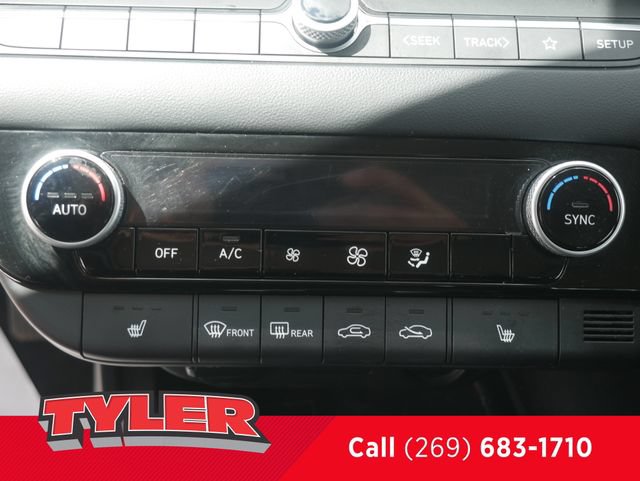 Used 2022 Hyundai Elantra Limited FWD image 28