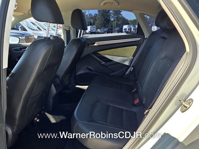 Used 2018 Volkswagen Passat 2.0T R-Line FWD image 6