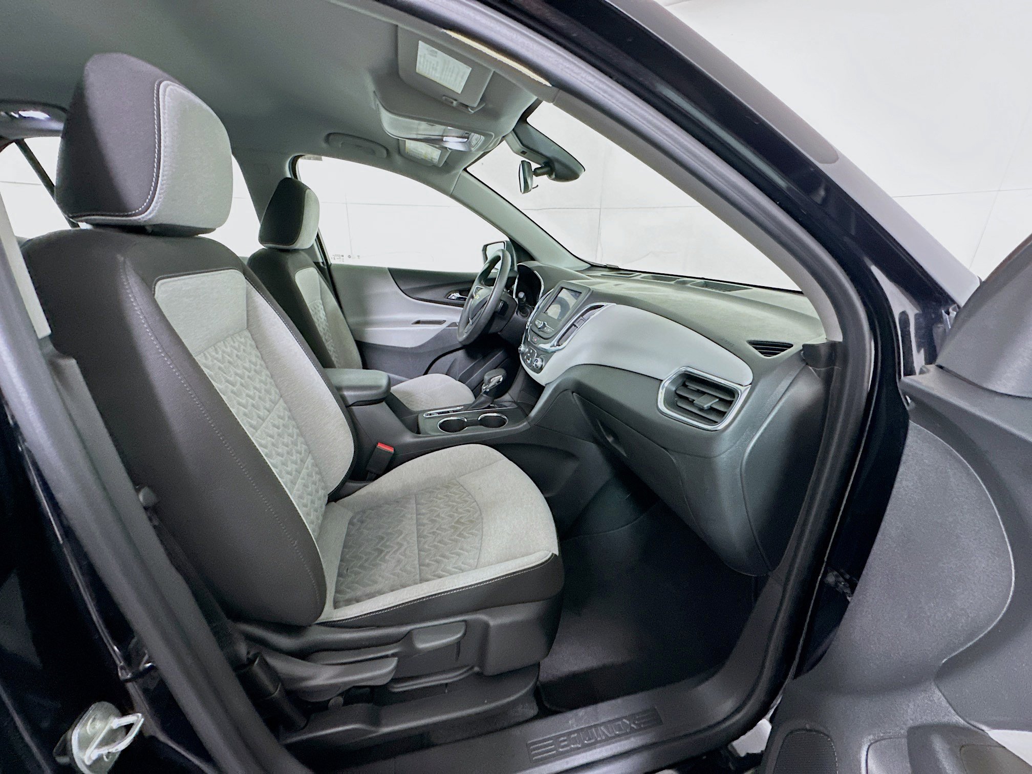 Used 2023 Chevrolet Equinox LS image 28