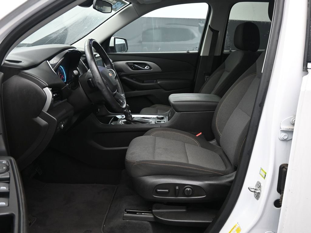 Used 2021 Chevrolet Traverse LT image 24