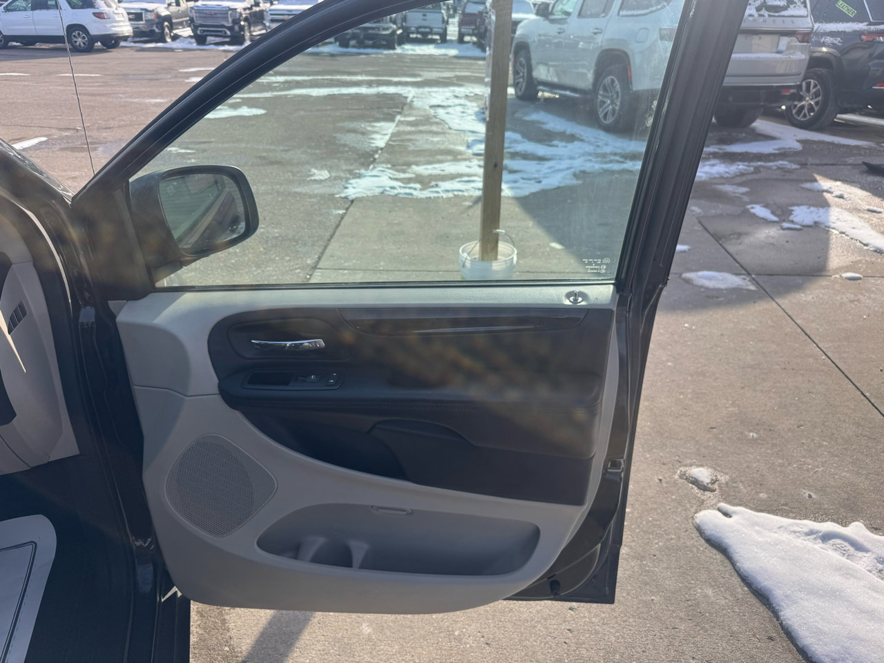 Used 2014 Dodge Grand Caravan SXT image 15