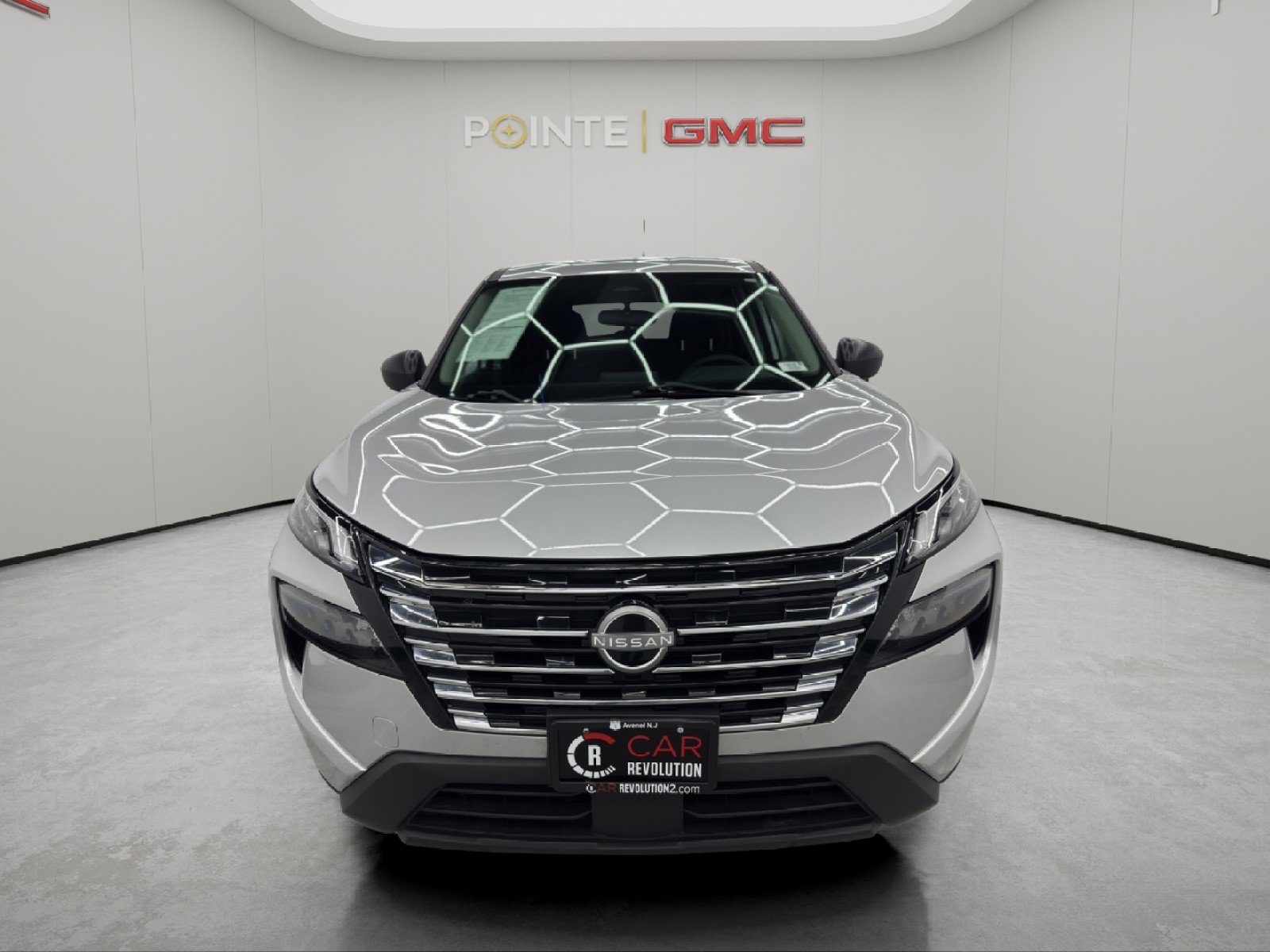 Used 2024 Nissan Rogue S AWD/4WD image 2