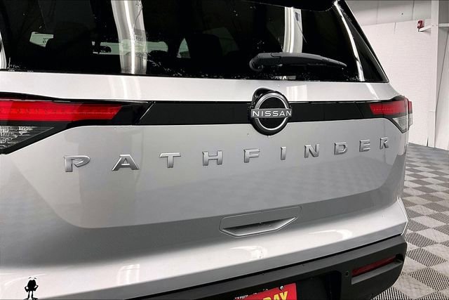 New 2025 Nissan Pathfinder S image 18