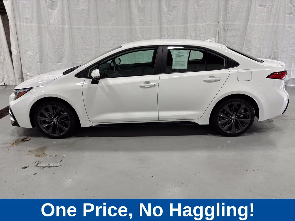 Used 2026 Toyota Corolla SE FWD image 4