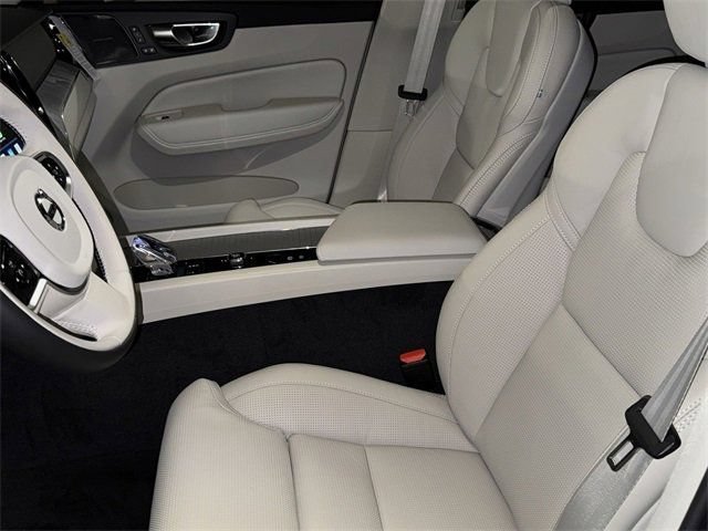New 2025 Volvo XC60 B5 Ultra w/ Protection Package Premier AWD/4WD image 20
