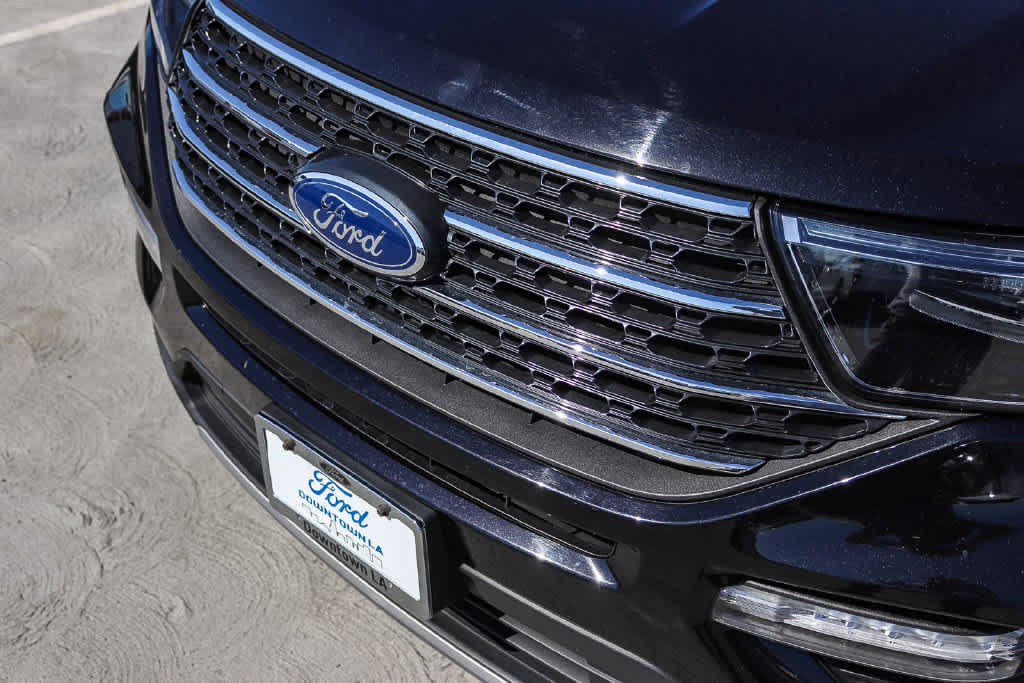 Certified 2022 Ford Explorer XLT w/ Equipment Group 202A RWD image 8