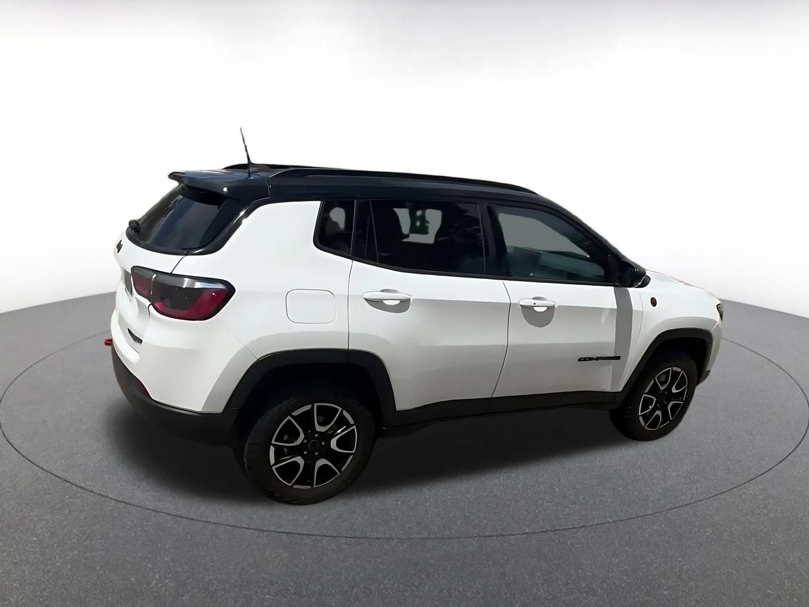 Used 2025 Jeep Compass Trailhawk AWD/4WD image 14
