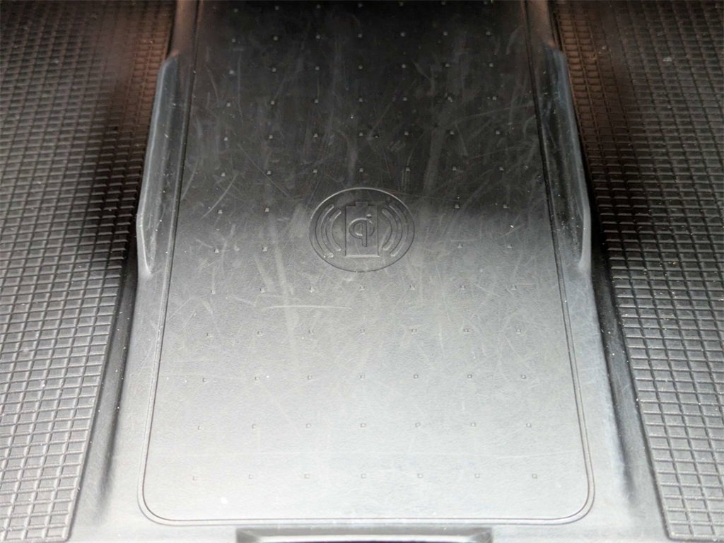 Used 2023 Volvo XC40 Recharge Core image 30