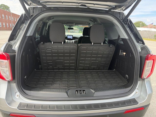Used 2024 Ford Explorer XLT image 15