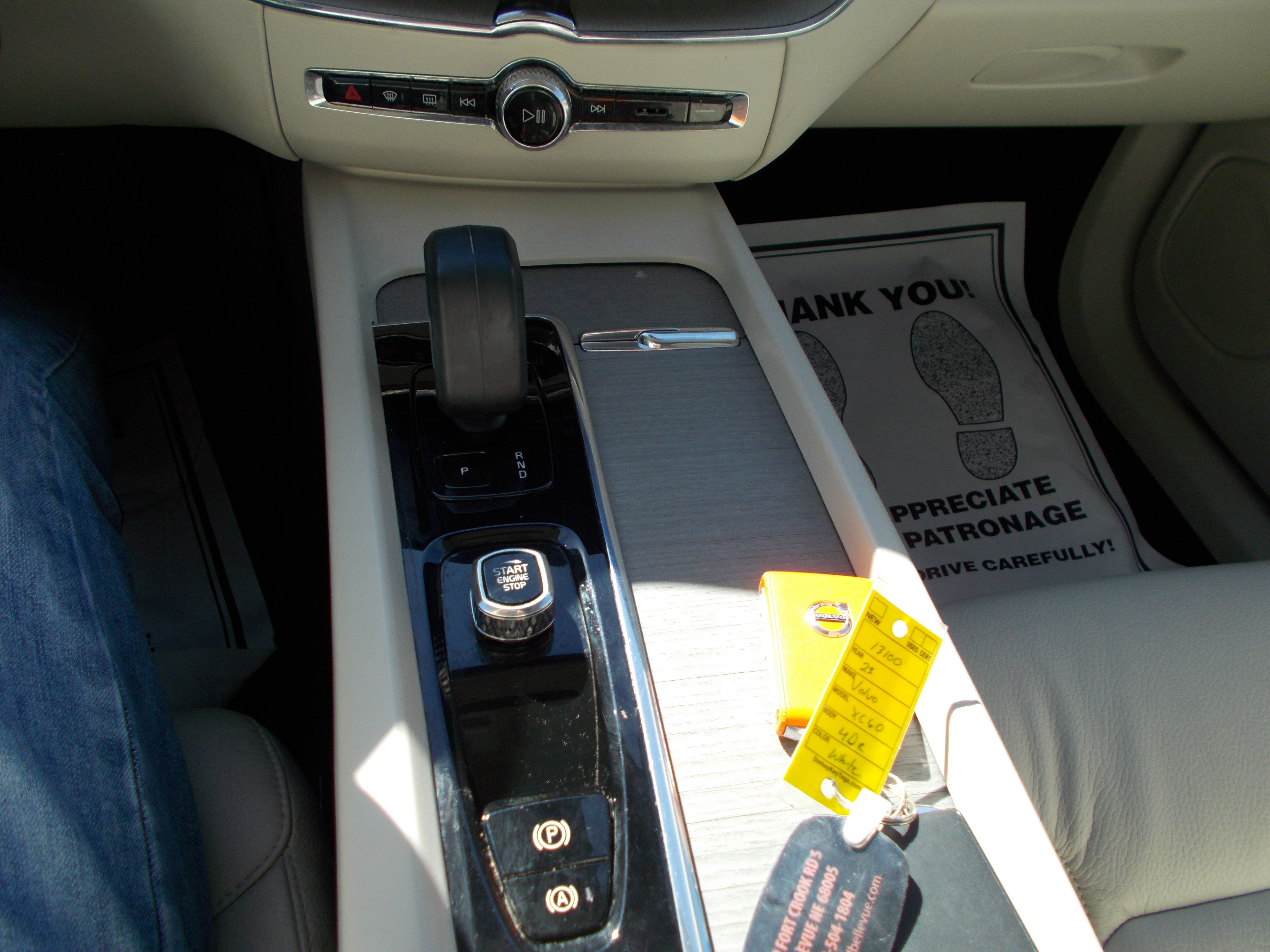 Used 2023 Volvo XC60 B5 Plus image 17