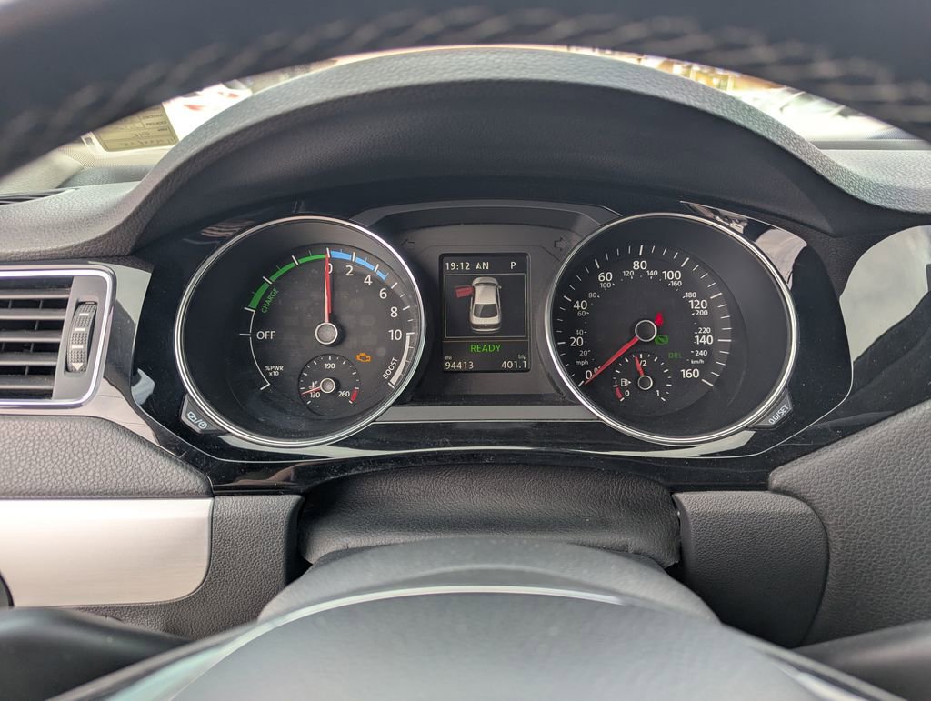 Used 2015 Volkswagen Jetta SEL Premium image 25