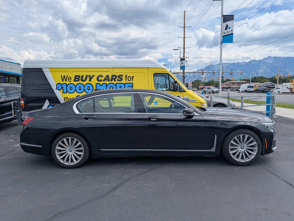 Used 2022 BMW 740i w/ Premium Package RWD image 2