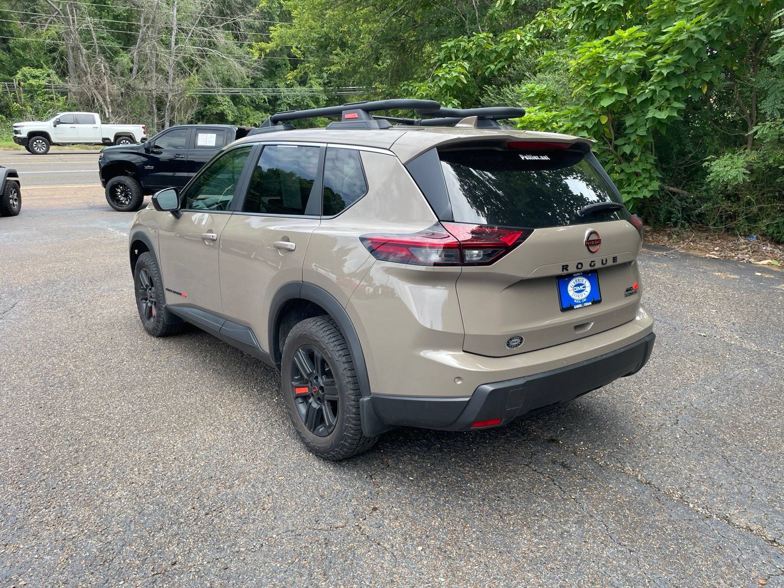 Used 2025 Nissan Rogue SV AWD/4WD image 3