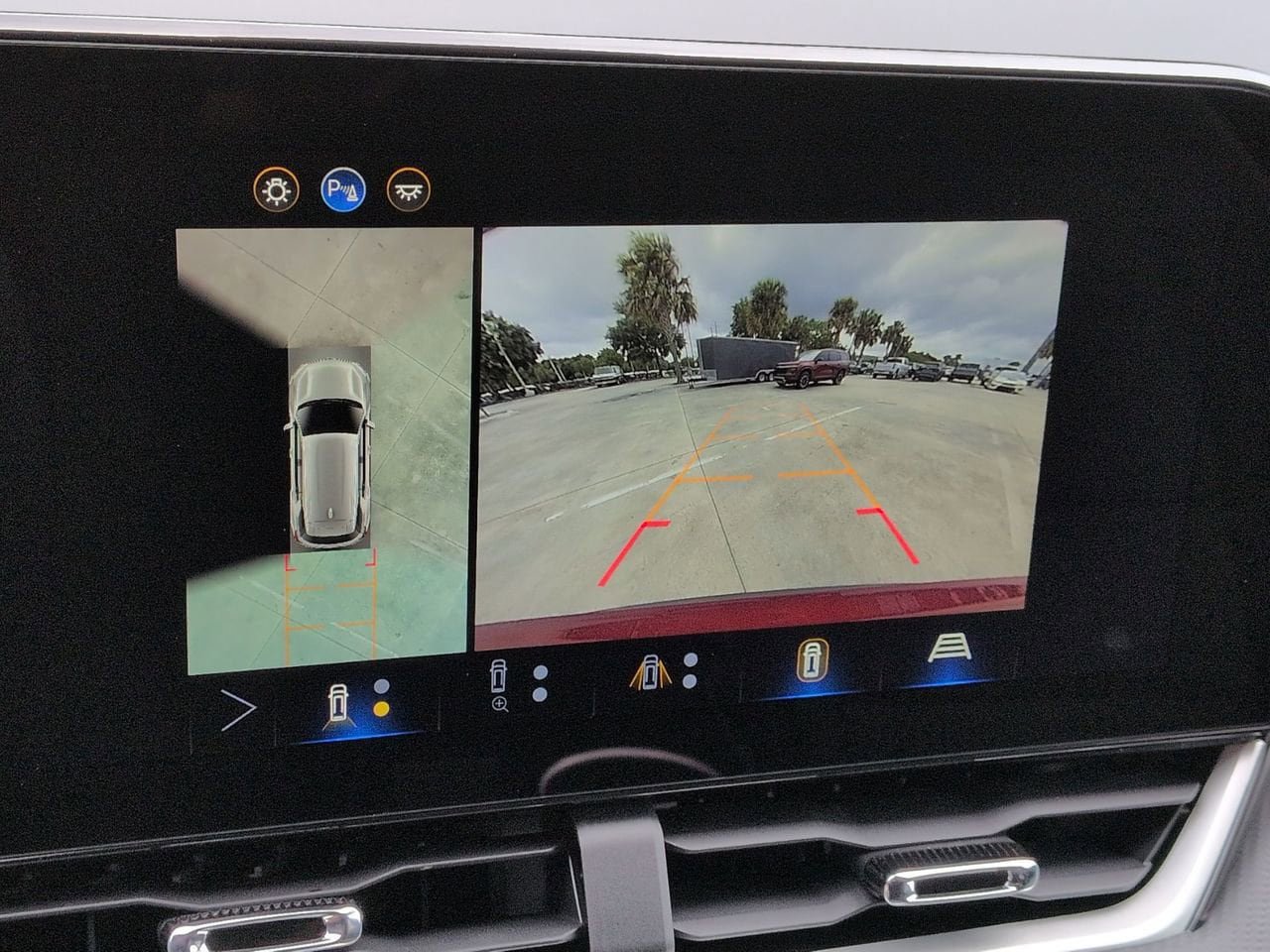 New 2026 Chevrolet Equinox LT w/ Safety and Technology Package FWD image 16