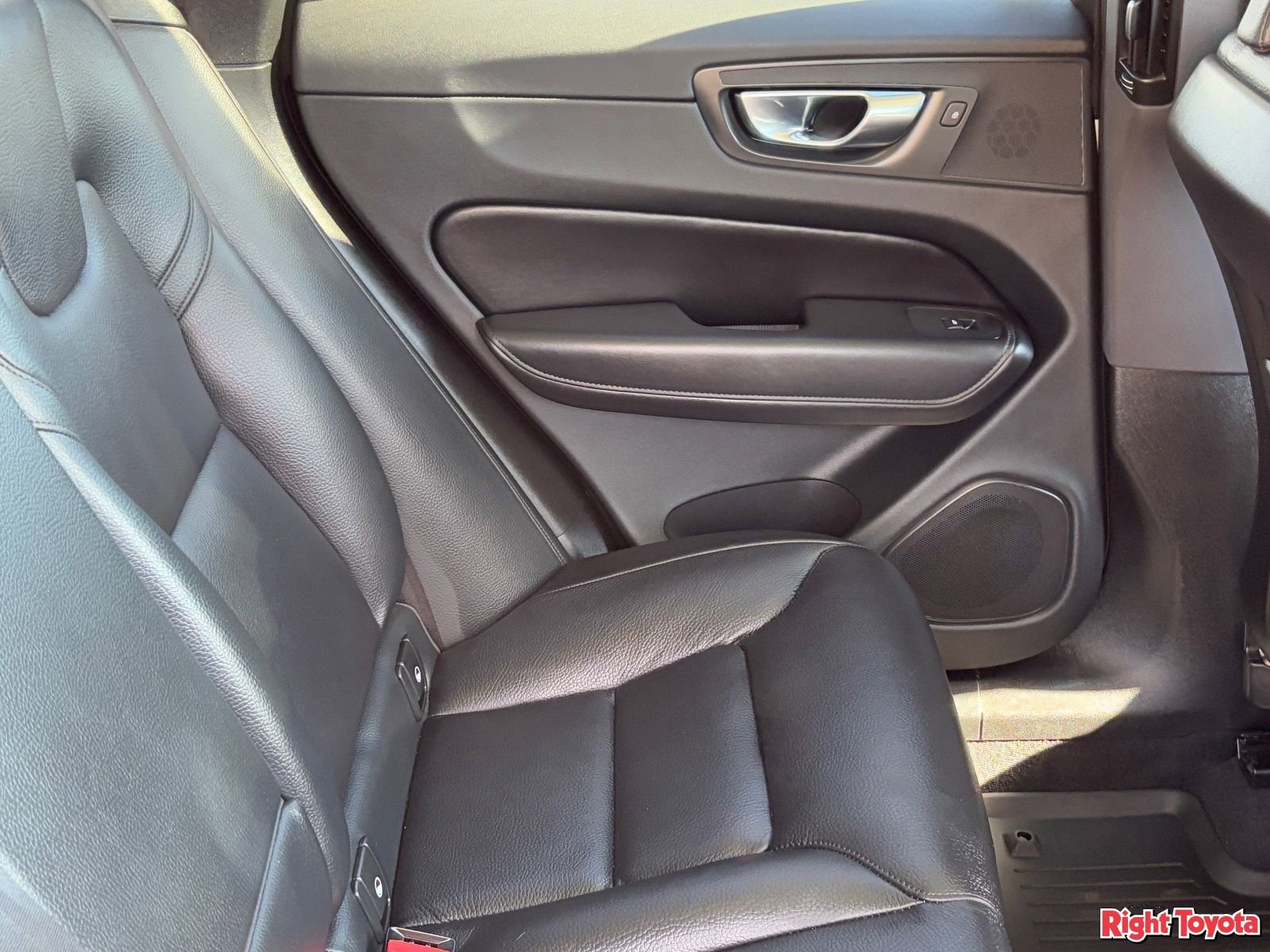 Used 2023 Volvo XC60 B5 Plus w/ Protection Package image 11