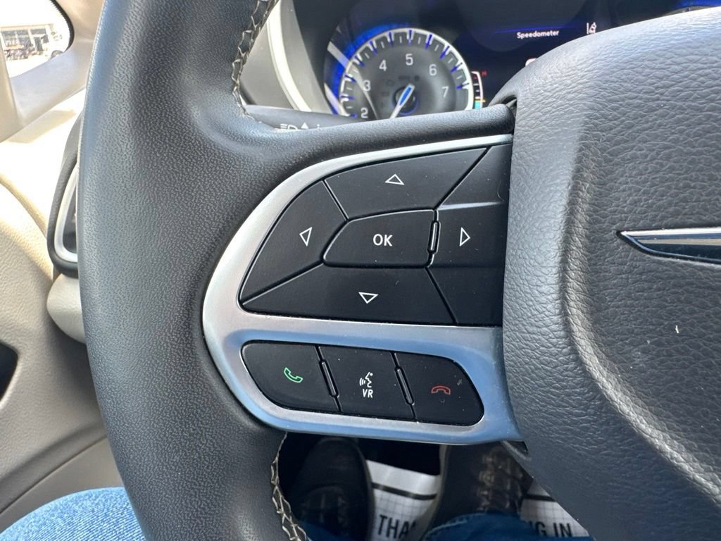 Used 2024 Chrysler Pacifica Touring-L FWD image 28