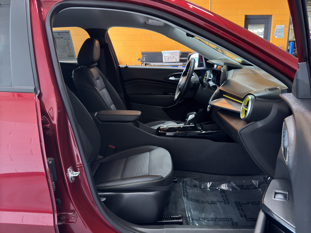 Used 2025 Chevrolet Trax LT w/ Driver Confidence Package FWD image 18