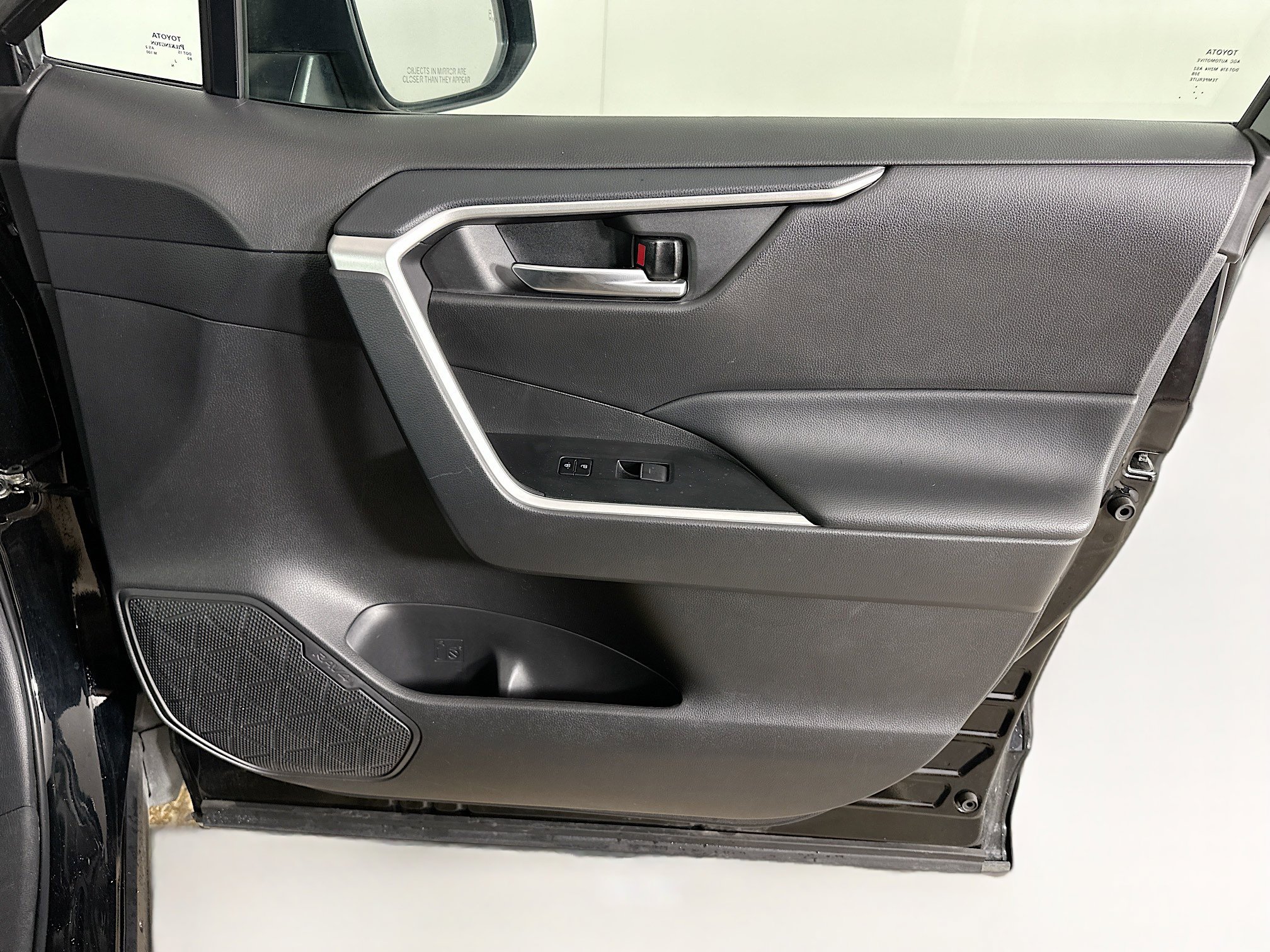 Used 2024 Toyota RAV4 XLE image 31