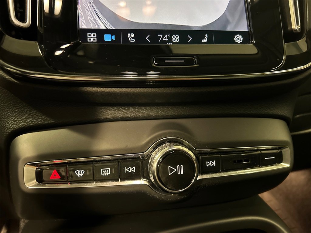 Certified 2024 Volvo XC40 B5 Plus w/ Protection Package Premier image 18
