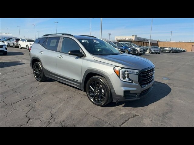 Certified 2023 GMC Terrain SLE w/ Driver Convenience Package image 2