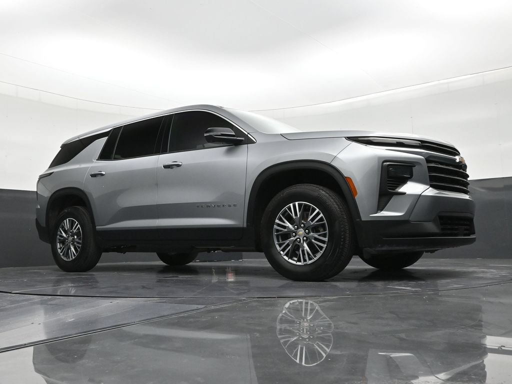 Used 2024 Chevrolet Traverse LS FWD image 26