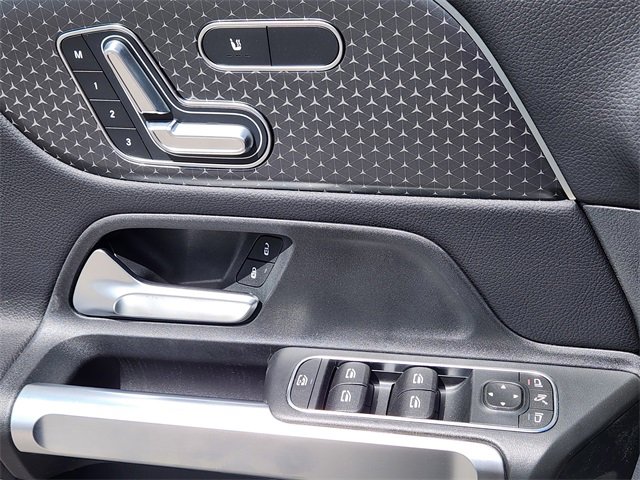 New 2025 Mercedes-Benz GLB 250 4MATIC image 11