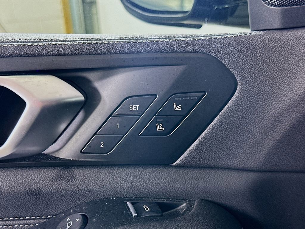 Used 2022 BMW X5 xDrive45e w/ M Sport Package image 21