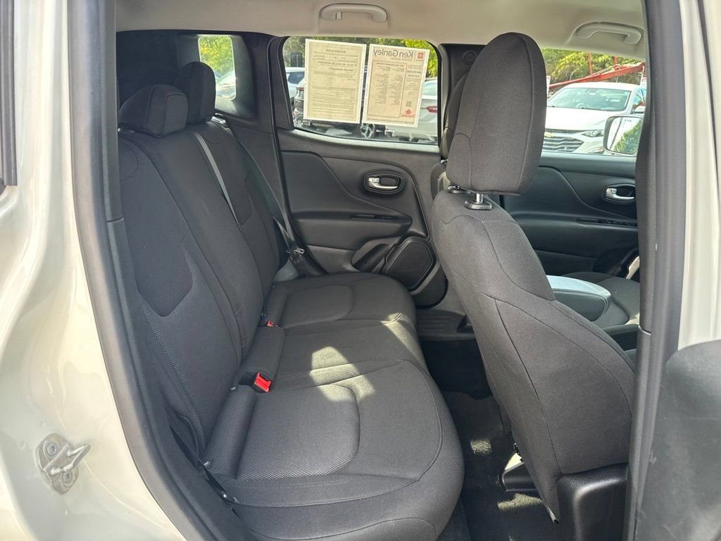 Used 2023 Jeep Renegade Latitude AWD/4WD image 31