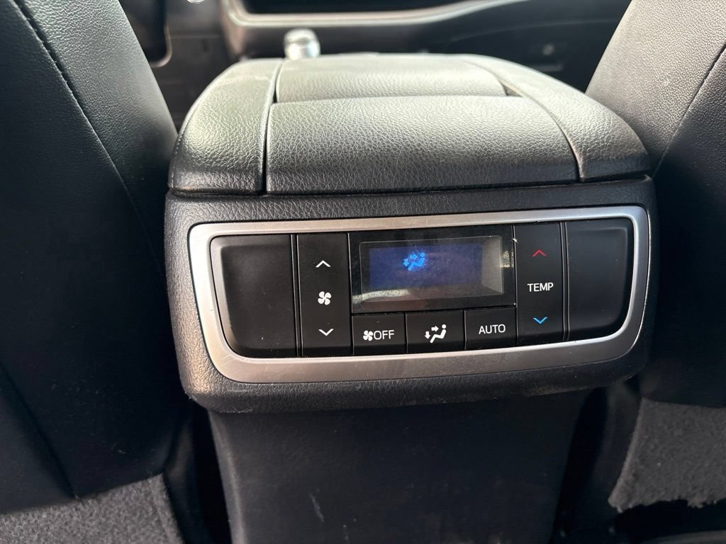 Used 2019 Toyota Highlander XLE AWD/4WD image 22