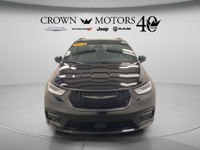 Used 2025 Chrysler Pacifica Limited AWD/4WD image 10