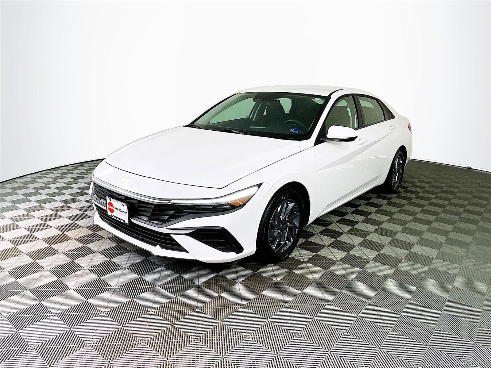 Certified 2025 Hyundai Elantra Blue FWD image 3